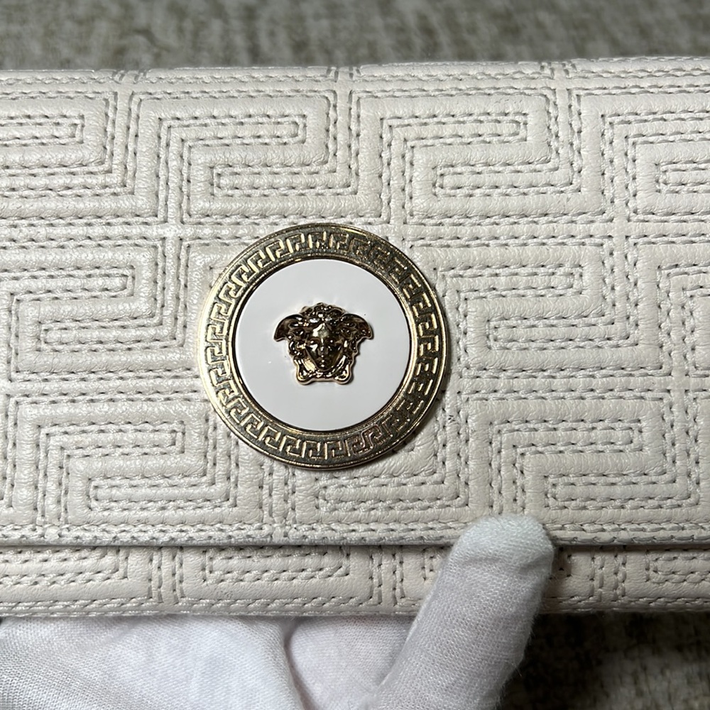 Live: Versace Leather Quilted Medusa Long Wallet WOC. 100% Authentic - Picture 2 of 14